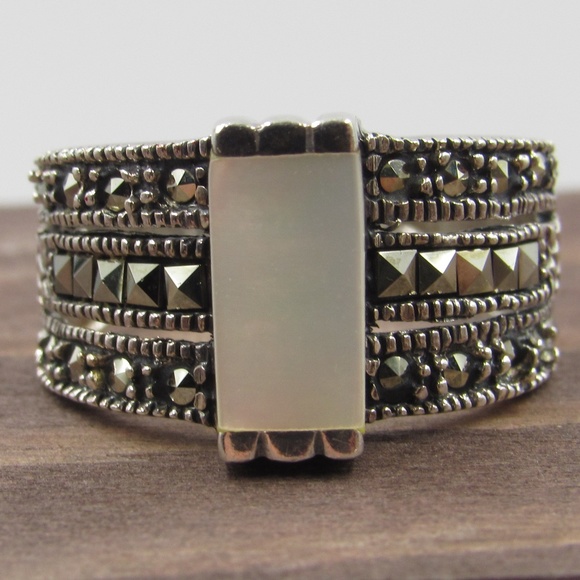 Jewelry - Size 6 Sterling Silver Shell & Marcasite Band Ring